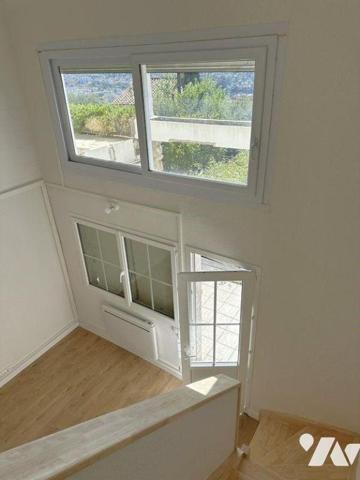 A VENDRE - TOULON (VAR) QUARTIER FARON - MAISON MITOYENNE T2 bis DE 53.35 M2 + GARAGE - VUE MER...