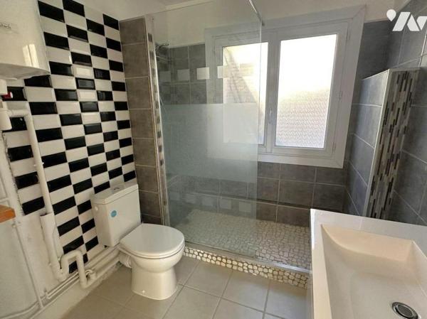 A VENDRE - TOULON (VAR) QUARTIER FARON - MAISON MITOYENNE T2 bis DE 53.35 M2 + GARAGE - VUE MER...