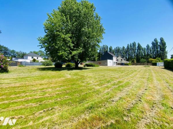 PLESCOP – LE GRAND MOUSTOIR – BEAU TERRAIN CONSTRUCTIBLE DE 880 M²