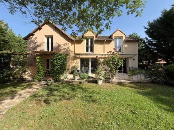 Maison 7 pièce(s) 5 chambre(s) 216 m²