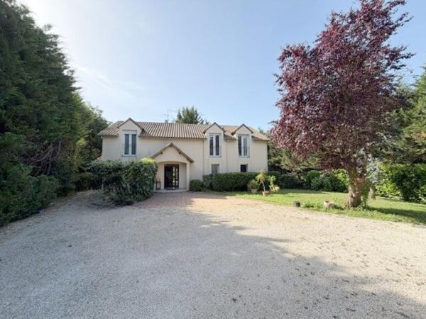 Maison 7 pièce(s) 5 chambre(s) 216 m²