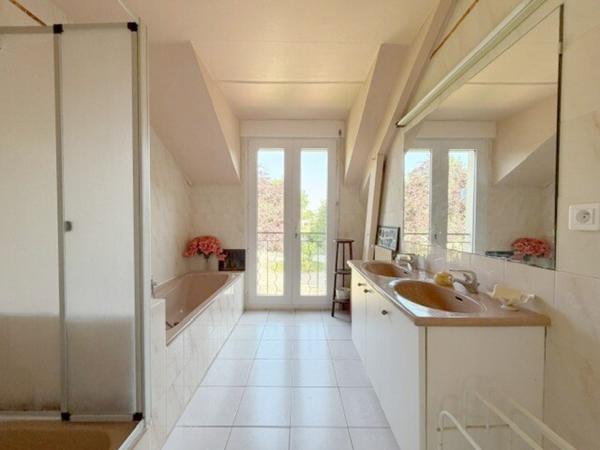 Maison 7 pièce(s) 5 chambre(s) 216 m²