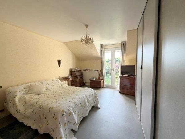 Maison 7 pièce(s) 5 chambre(s) 216 m²