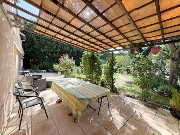Maison 7 pièce(s) 5 chambre(s) 216 m²