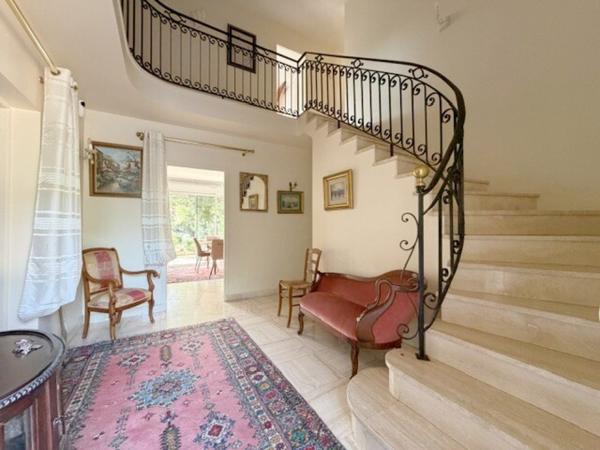 Maison 7 pièce(s) 5 chambre(s) 216 m²
