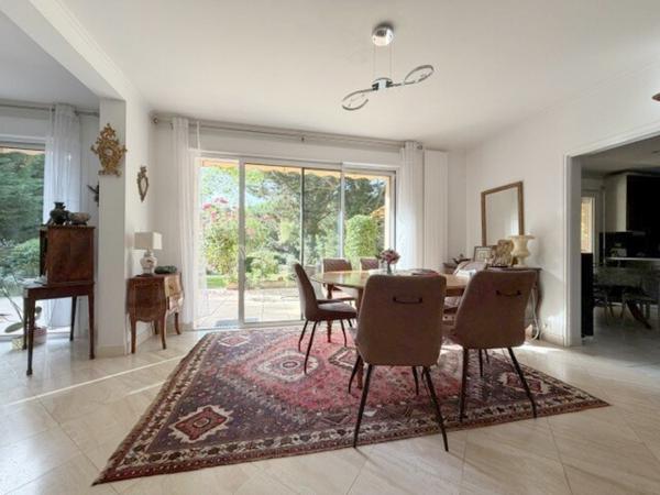 Maison 7 pièce(s) 5 chambre(s) 216 m²