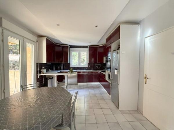 Maison 7 pièce(s) 5 chambre(s) 216 m²
