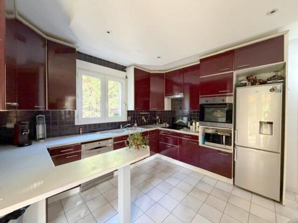 Maison 7 pièce(s) 5 chambre(s) 216 m²
