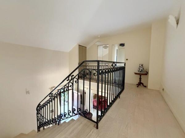 Maison 7 pièce(s) 5 chambre(s) 216 m²