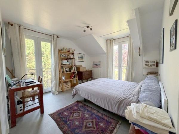 Maison 7 pièce(s) 5 chambre(s) 216 m²