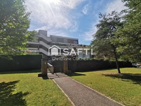 Appartement T4 très bien situé à Melun avec de beaux volumes