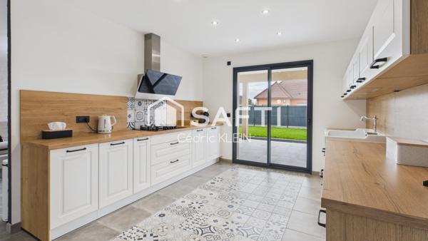 Pavillon récent et moderne avec jardin aménagé