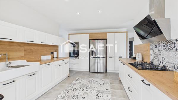 Pavillon récent et moderne avec jardin aménagé