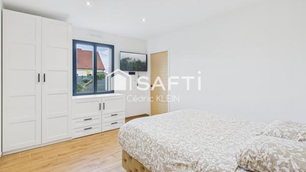 Pavillon récent et moderne avec jardin aménagé