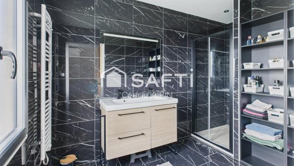 Pavillon récent et moderne avec jardin aménagé