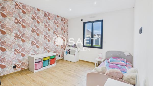 Pavillon récent et moderne avec jardin aménagé