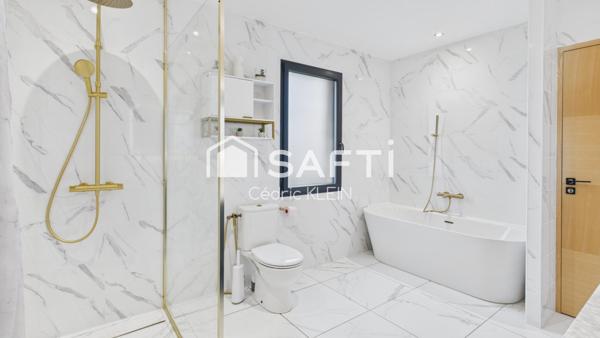 Pavillon récent et moderne avec jardin aménagé