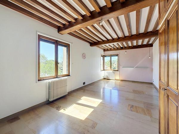 Maison lumineuse avec jardin, terrasse et garage