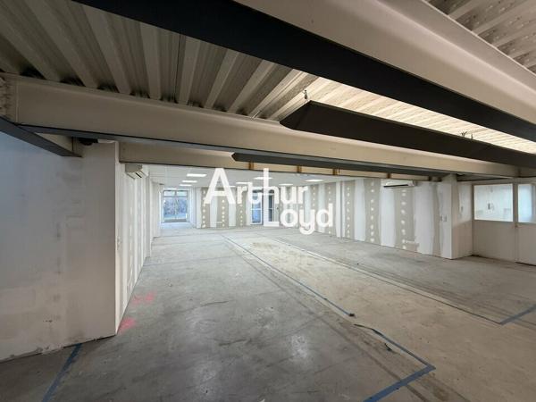 Bureaux de 400 m² avec terrasses et stationnements