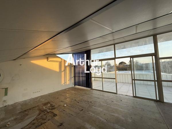 Bureaux de 400 m² avec terrasses et stationnements