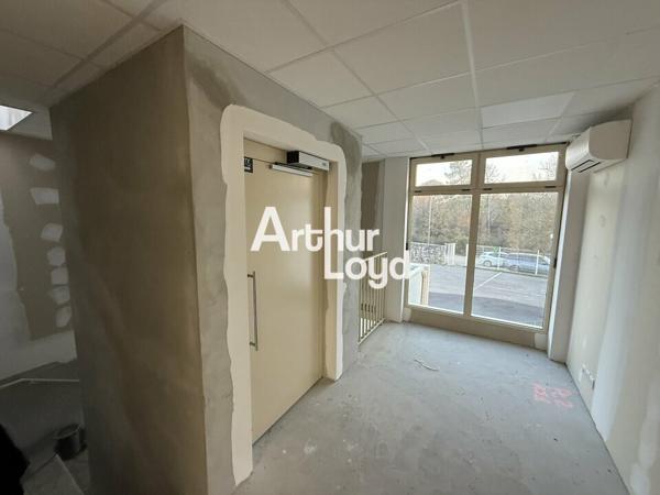 Bureaux de 400 m² avec terrasses et stationnements