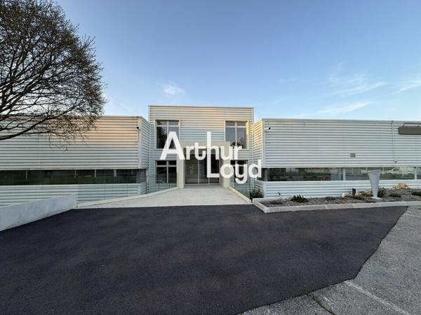 Bureaux de 400 m² avec terrasses et stationnements