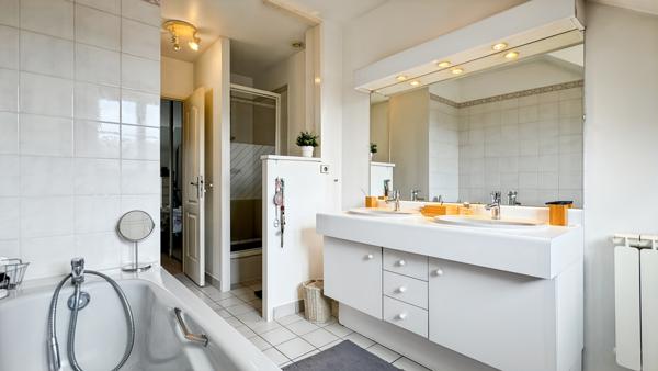 Saint-Nom-la-Bretèche (78860) MAISON FAMILIALE CONTEMPORAINE DE 180M2 PROCHE ECOLES ET TRANSPORTS - FEUCHEROLLES