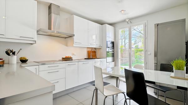 Saint-Nom-la-Bretèche (78860) MAISON FAMILIALE CONTEMPORAINE DE 180M2 PROCHE ECOLES ET TRANSPORTS - FEUCHEROLLES