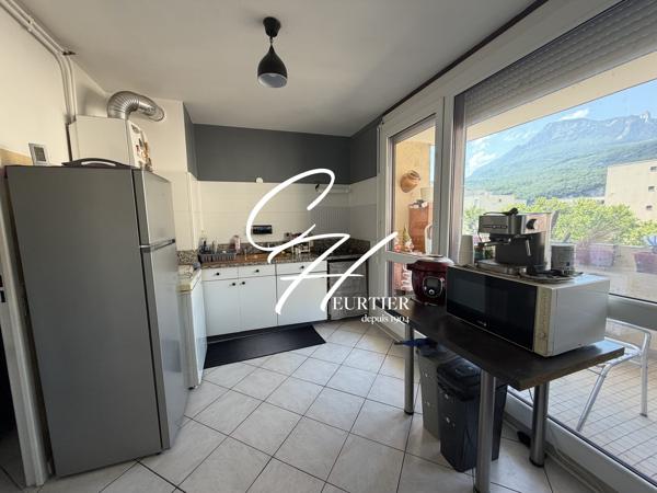 FONTAINE appartement T4 avec grand balcon en trés bon état
