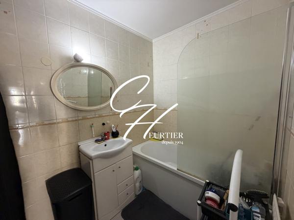 FONTAINE appartement T4 avec grand balcon en trés bon état