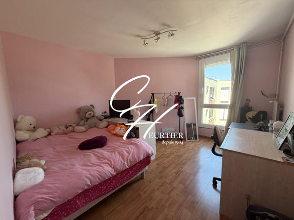 FONTAINE appartement T4 avec grand balcon en trés bon état