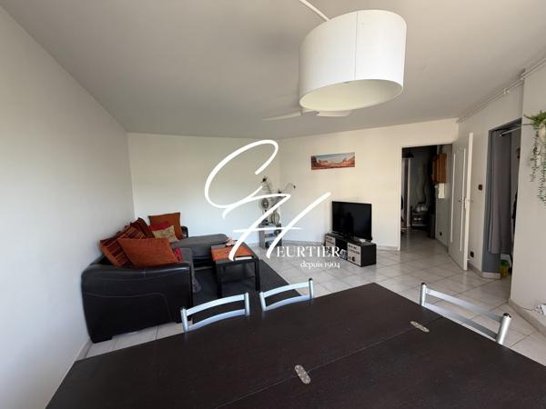 FONTAINE appartement T4 avec grand balcon en trés bon état