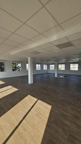 Bureaux à louer au Pontet, plateau refait à neuf, modulable, emplacement attractif, parking