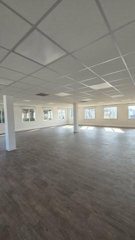 Bureaux à louer au Pontet, plateau refait à neuf, modulable, emplacement attractif, parking