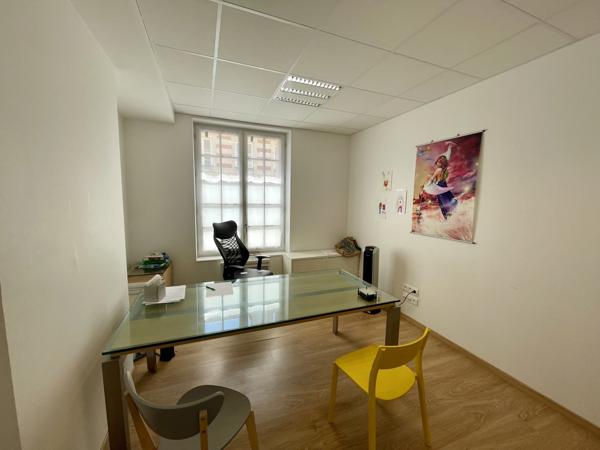 A LOUER - BUREAUX 72 M2 - HYPER CENTRE DE COMPIEGNE