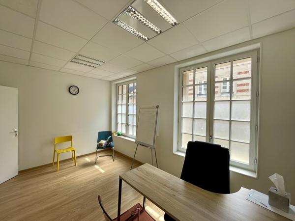 A LOUER - BUREAUX 72 M2 - HYPER CENTRE DE COMPIEGNE