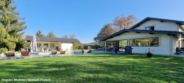 Belle maison 217 m2 / 4 chambres / 2 bureaux / Piscine / Terrain 2607 m2 / 20 minutes de Vienne