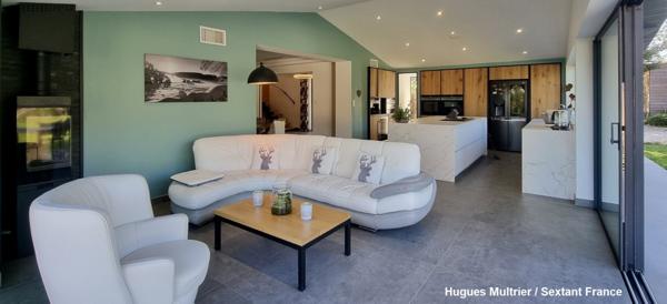 Belle maison 217 m2 / 4 chambres / 2 bureaux / Piscine / Terrain 2607 m2 / 20 minutes de Vienne