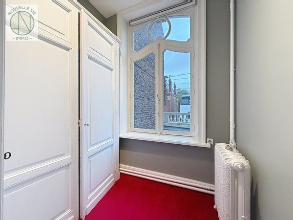 Maison
                                                                                                                                                                                                                                                                                                                        7 pièce(s)                                                                                                                                                                                                          5 chambre(s)                                                                                                                                                                                                          220  m²