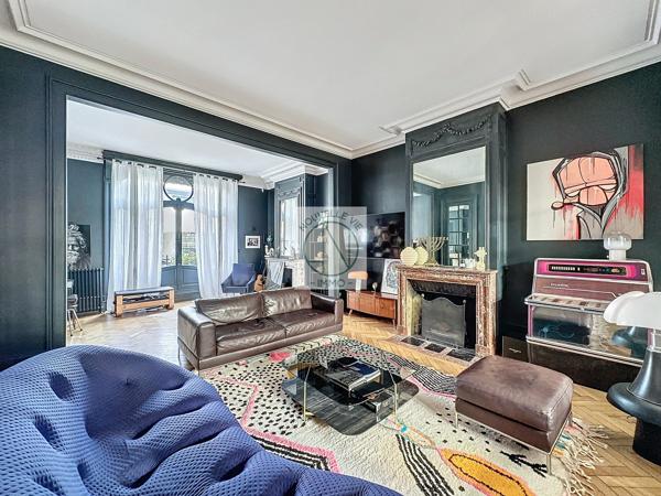 Maison
                                                                                                                                                                                                                                                                                                                        7 pièce(s)                                                                                                                                                                                                          5 chambre(s)                                                                                                                                                                                                          220  m²