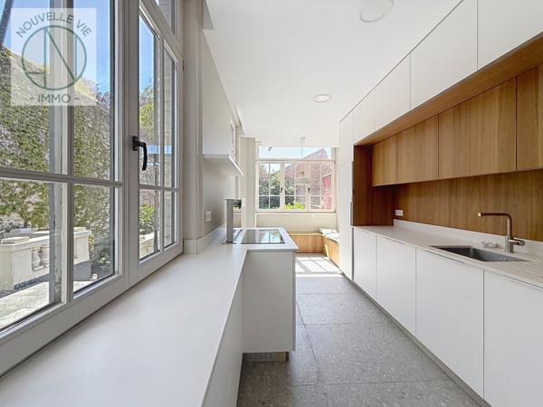 Maison
                                                                                                                                                                                                                                                                                                                        7 pièce(s)                                                                                                                                                                                                          5 chambre(s)                                                                                                                                                                                                          220  m²