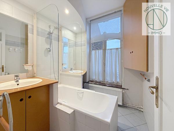 Maison
                                                                                                                                                                                                                                                                                                                        7 pièce(s)                                                                                                                                                                                                          5 chambre(s)                                                                                                                                                                                                          220  m²
