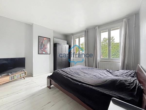 Maison familiale de 118 m² sur un terrain de 810 m² avec garage, cave et climatisation