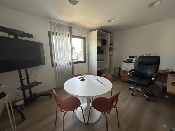 Bureaux à vendre à Saint-Nazaire avec parking privatif et terrasse