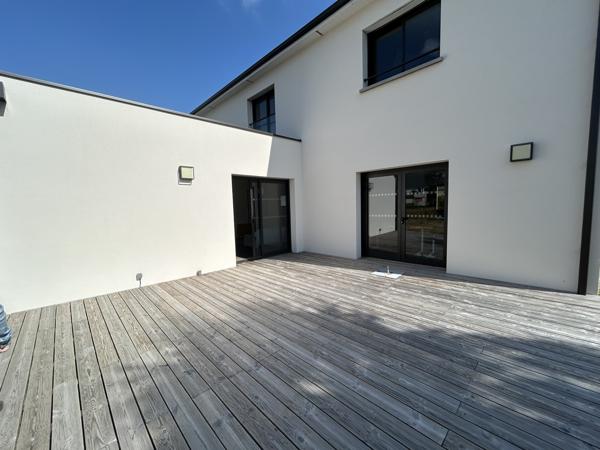 Bureaux à vendre à Saint-Nazaire avec parking privatif et terrasse