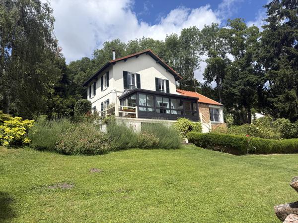 VILLENNES-SUR-SEINE – PROPRIÉTÉ DE CHARME AU CŒUR D’UN ENVIRONNEMENT PRIVILÉGIÉ