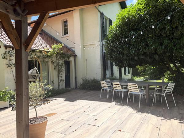 VILLENNES-SUR-SEINE – PROPRIÉTÉ DE CHARME AU CŒUR D’UN ENVIRONNEMENT PRIVILÉGIÉ