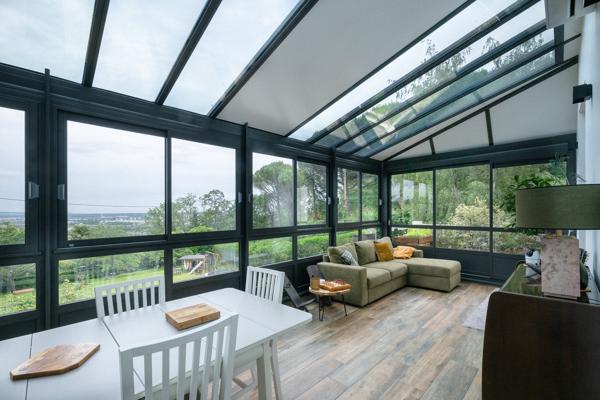 VILLENNES-SUR-SEINE – PROPRIÉTÉ DE CHARME AU CŒUR D’UN ENVIRONNEMENT PRIVILÉGIÉ