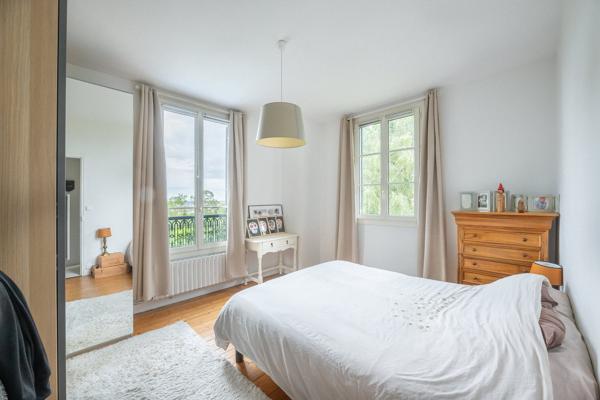 VILLENNES-SUR-SEINE – PROPRIÉTÉ DE CHARME AU CŒUR D’UN ENVIRONNEMENT PRIVILÉGIÉ
