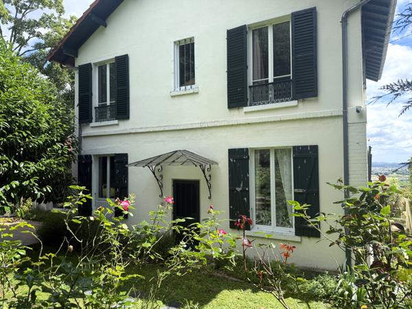 VILLENNES-SUR-SEINE – PROPRIÉTÉ DE CHARME AU CŒUR D’UN ENVIRONNEMENT PRIVILÉGIÉ